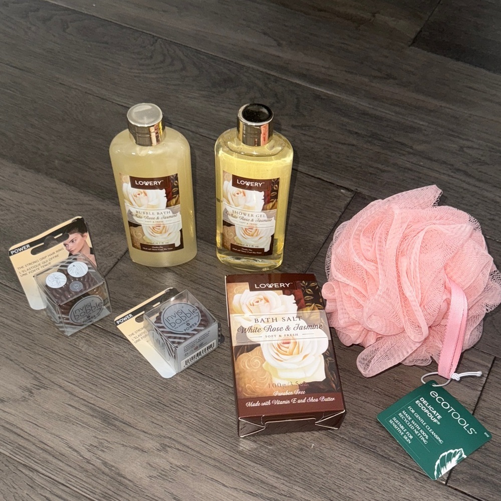 Lovery and Bath salt & Bubble bath and shower gel Set with strong grip hair tie